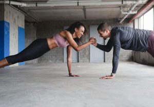 Read more about the article Como os casais podem se ajudar na rotina de treinos